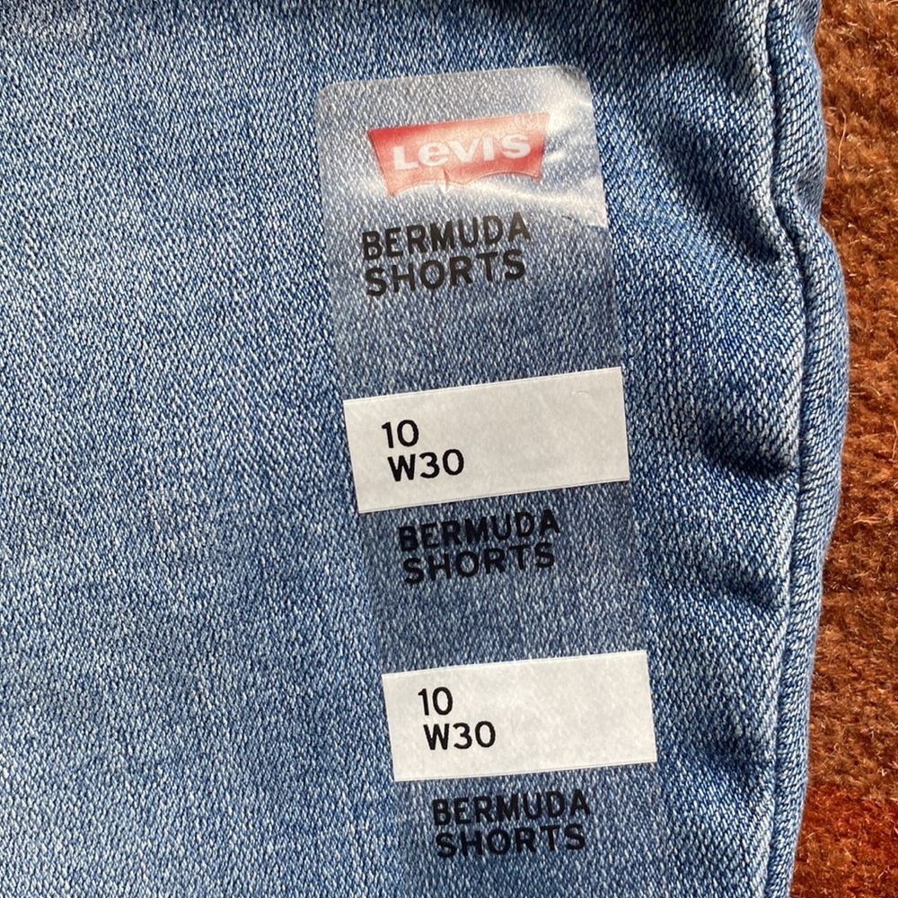 Levi's Mid Rise Bermuda Shorts - Picture 4 of 6